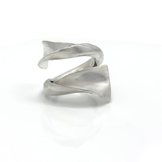 Handcrafted sterling silver ring with a fluid, convex sculptural design inspired by ocean movement – FR Art Jewellery.