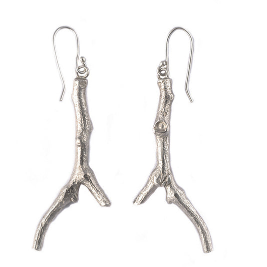 Discover the unique charm of the Gum Stick Earrings from FR | Art Jewellery. These silver earrings, designed to mimic delicate branches, feature hooks for effortless fastening. Their textured, natural appearance faithfully captures the organic details of real twigs. Ideal for lovers of handmade jewelry, these earrings can also be customized upon request to suit your personal taste.