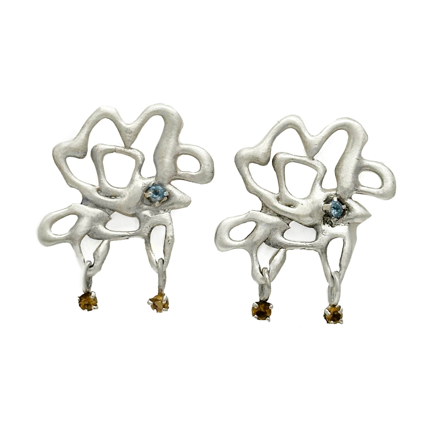 These abstract Flor sterling silver earrings from the Blossom Series by FR | Art Jewellery showcase an intricate design, with small blue stones at the center and elegantly dangling brown stones at the bottom.