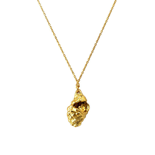 The My worldious Necklace by FR | Art Jewellery is a delicate piece featuring a simple gold chain that suspends a roughly textured, nugget-shaped gold pendant. The pendant boasts an organic, rugged appearance, reminiscent of natural, unrefined gold. This piece of handmade jewelry highlights the striking design of the pendant with its minimalist chain.