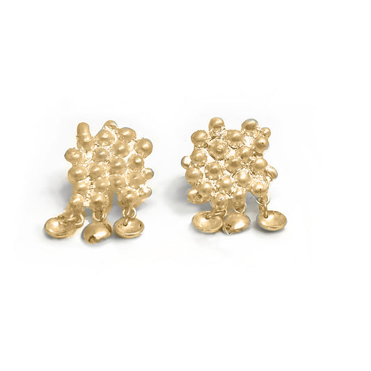 A pair of FR | Art Jewellery’s Perlas Dancing Earrings, made of sterling silver and designed with a cluster of small beads in a floral pattern, each adorned with three larger teardrop-shaped beads dangling gracefully. They are showcased against a plain white background.