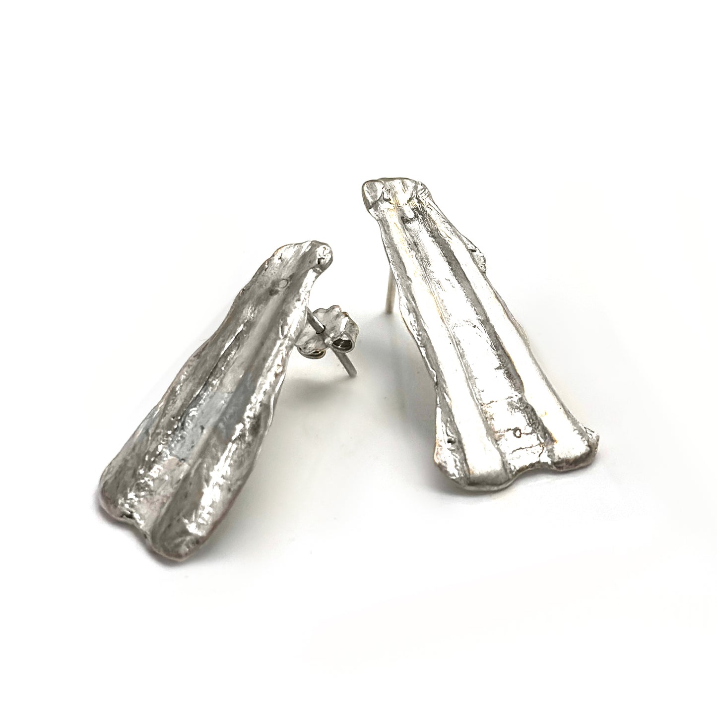 Sterling silver sculptural shell-textured earrings with elongated ridges, handmade by FR Art Jewellery.