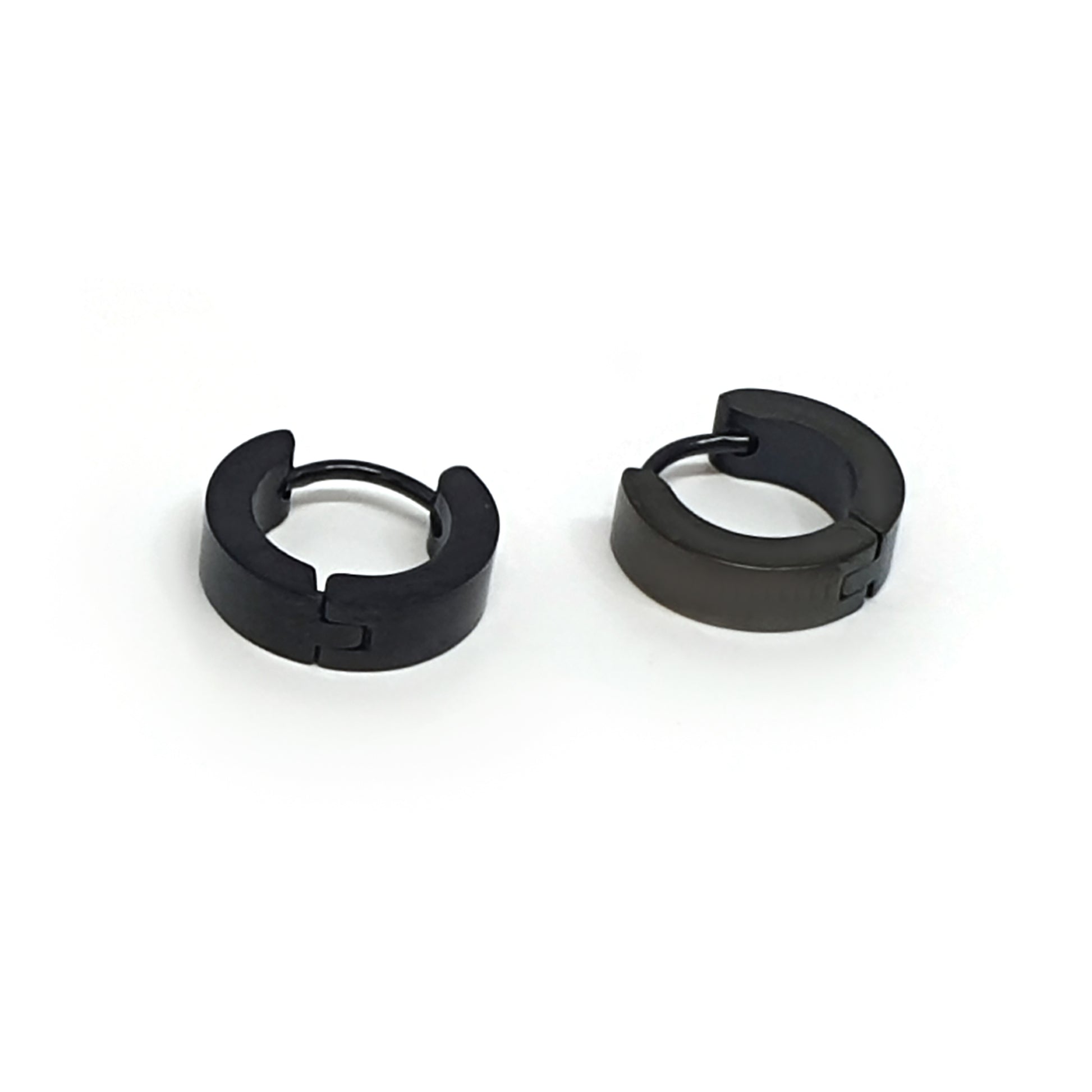FR | Art Jewellery Hoop Stainless Steel earrings—two small black hoops, one open and one closed—are shown on a white background. Minimalist, hypoallergenic, and tarnish-resistant, they’re ideal for daily wear.
